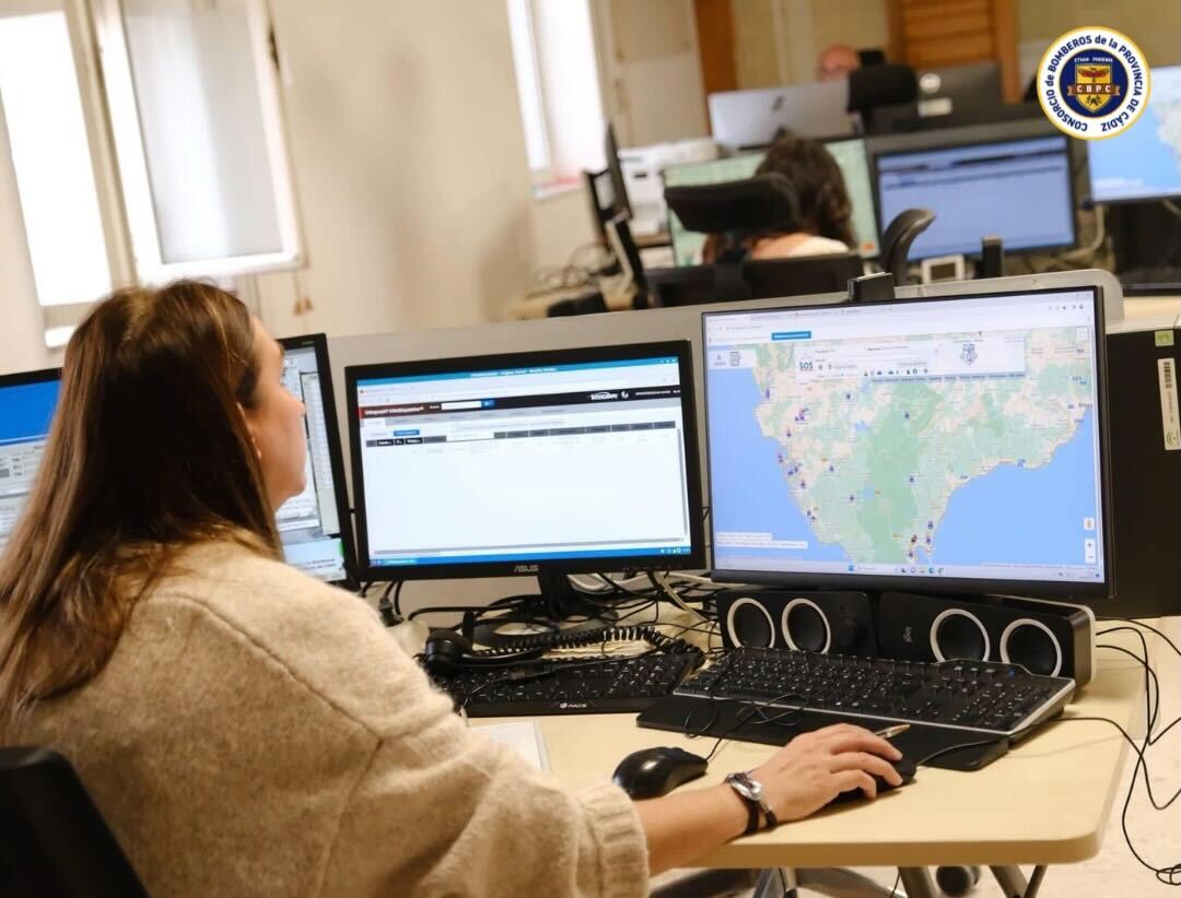 El Consorcio de Bomberos de Cádiz aplica mejoras salariales y laborales para el personal de la sala de emergencias